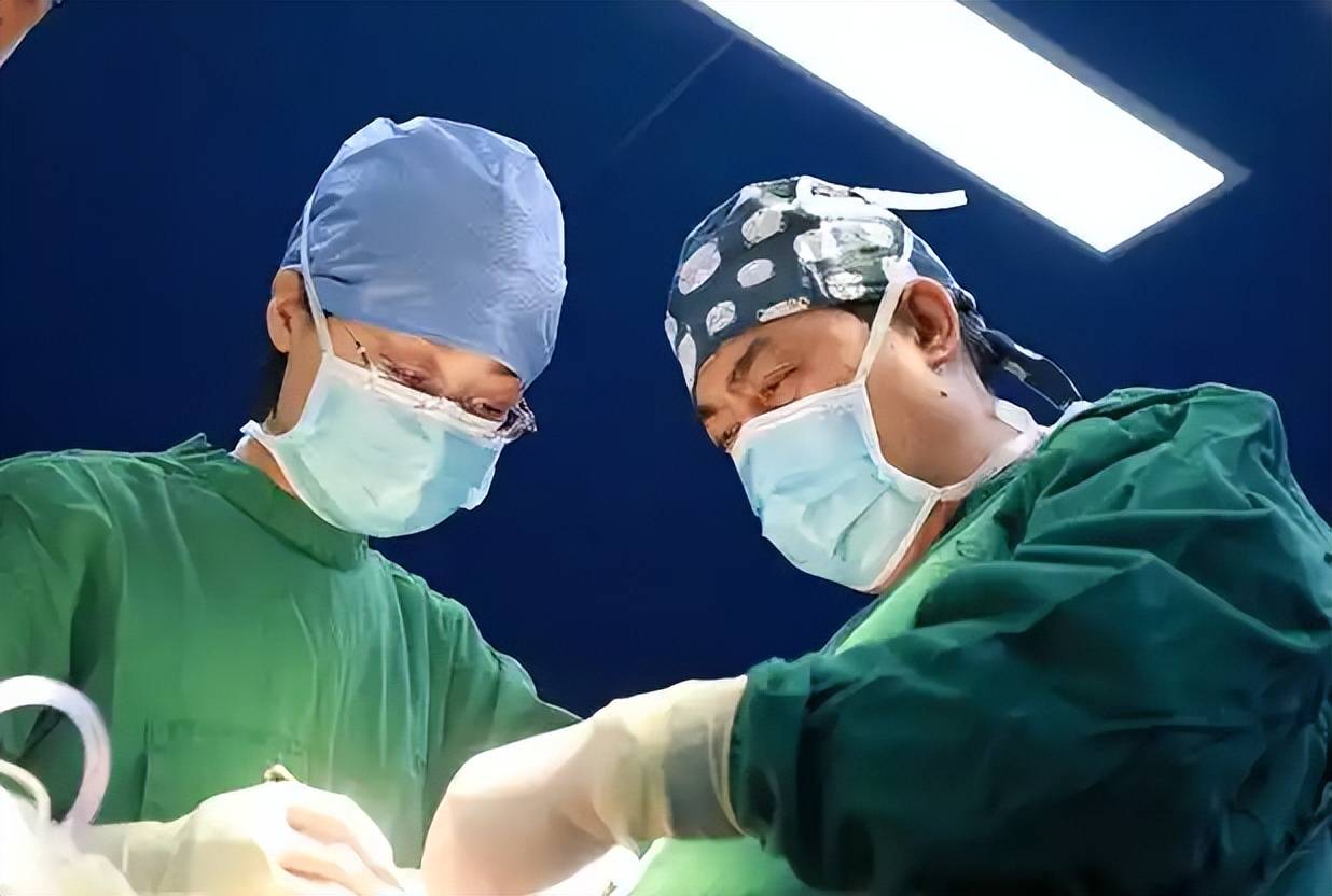 中国换脸第一人李国兴:被熊袭击面部,换脸手术成功半年离奇死亡