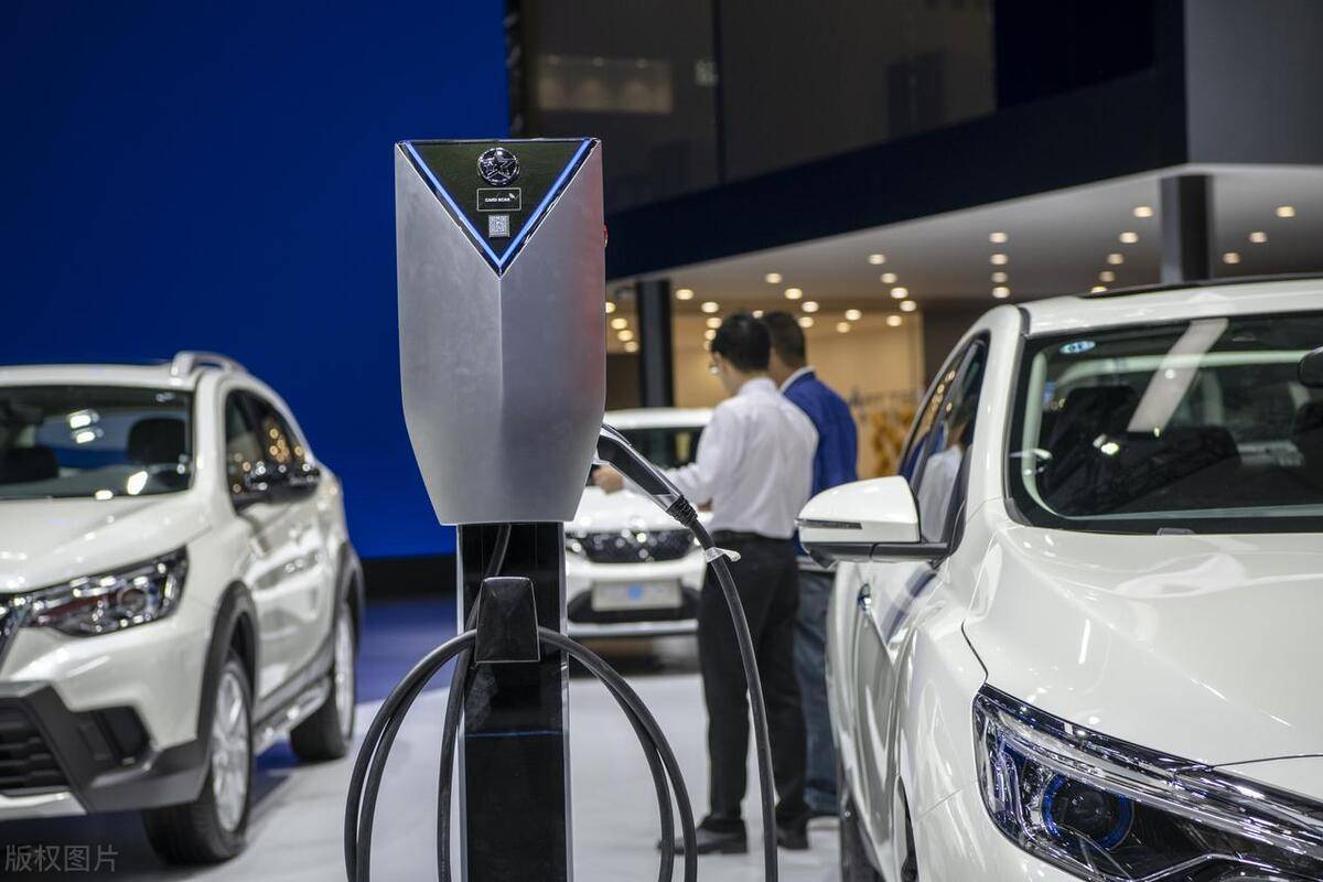 换电池要20万？揭秘新能源车“脱保”后的电池更换难题_搜狐汽车_搜狐网