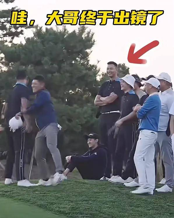 阿联高尔夫球场偶遇网友_阿联洛杉矶露面_好久不见！媒体人：球迷在广东清远偶遇易建联 还收获联哥的亲签