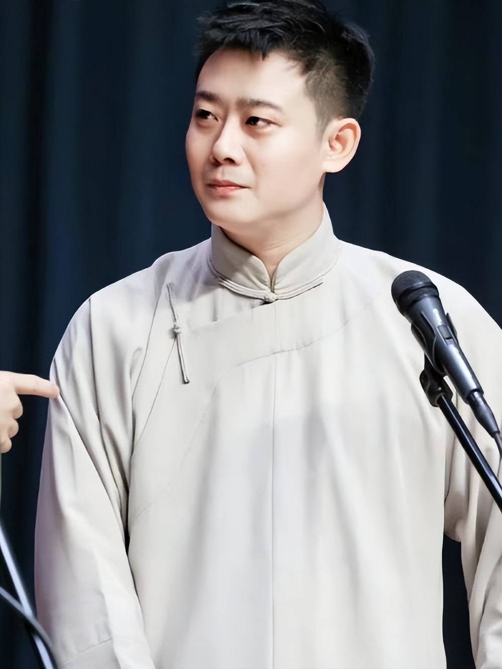 栾云平遭卸磨杀驴?让烧饼担当副总,郭德纲这步棋早已布下多年