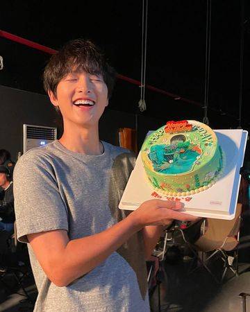 (图/翻摄自宋仲基ig)沈浸在二宝爸的喜悦之中,宋仲基透露,「(女儿)刚