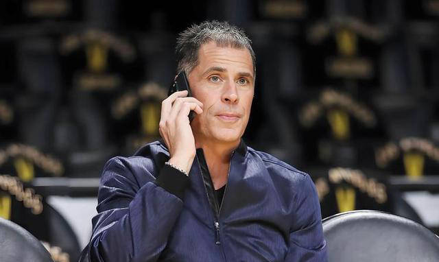 詹姆斯的影响力远超预期!佩林卡成湖人替罪羊下课,管理能力备受质疑