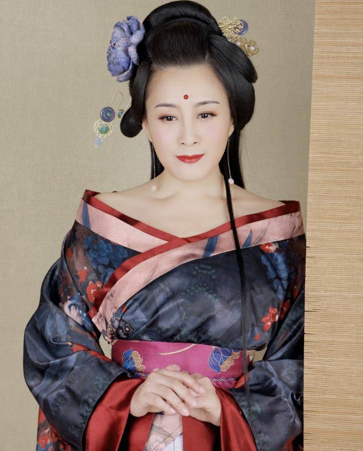 她长得漂亮,演技好,出道30年零绯闻,嫁小丈夫不生孩子也幸福_赵倩