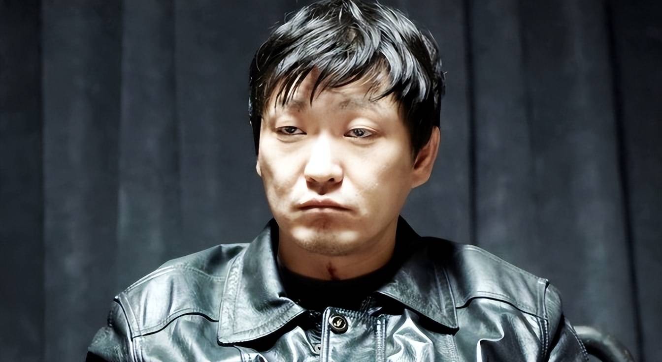 李泓良在剧中扮演的宋小军,他在剧中每一段表演堪比"封神".