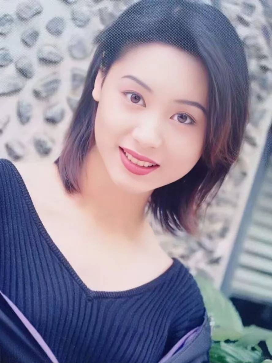 郭可盈现身温州捞金,颧骨插天仓满脸皱纹,69岁米雪同台吊打她