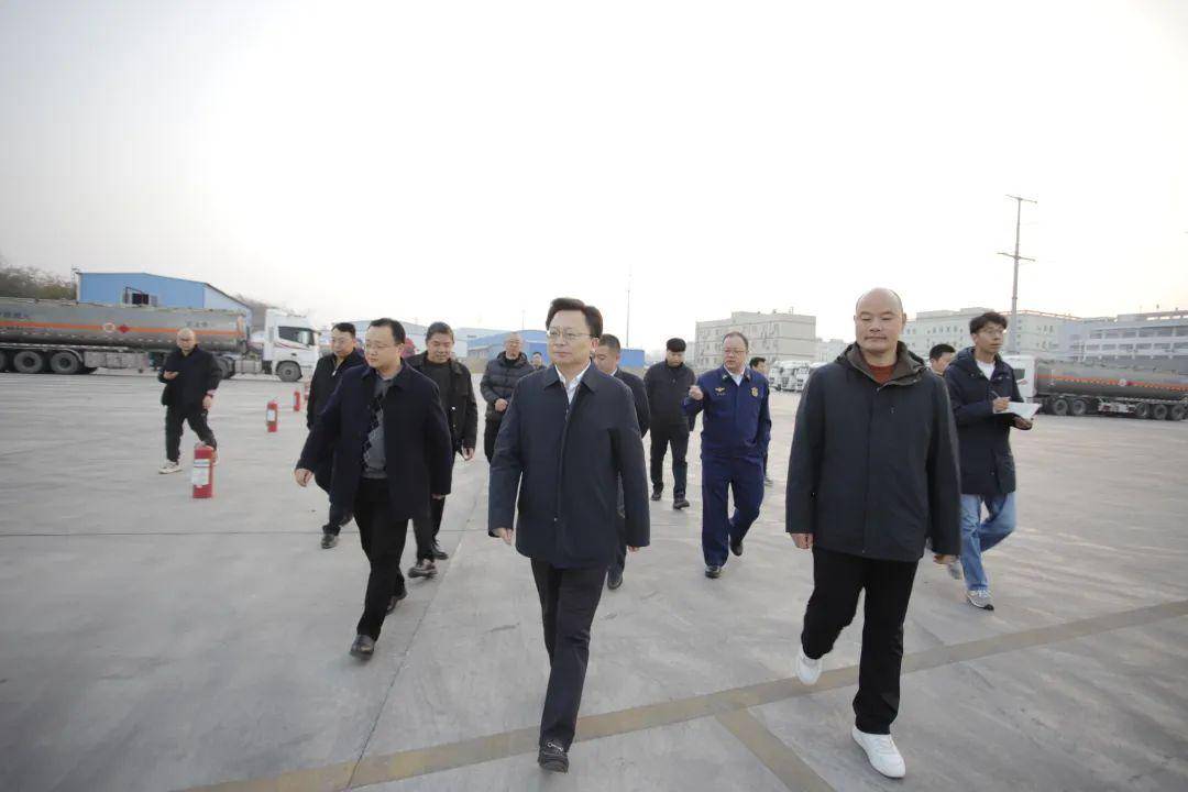 荆门高新区党工委副书记,管委会常务副主任,掇刀区委副书记,区长王玮