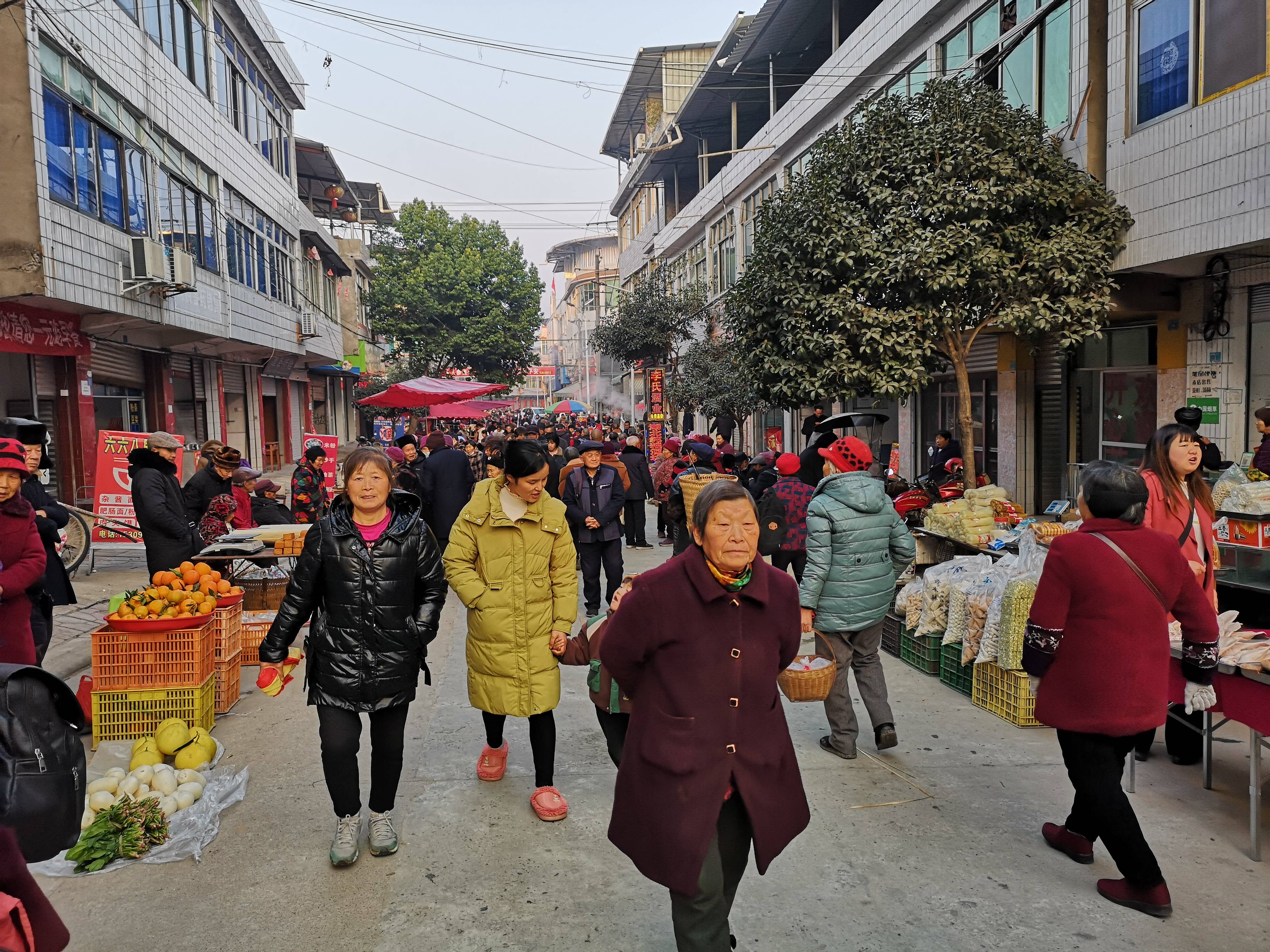 阆中市洪山镇:元旦集市,盛启新年烟火长卷