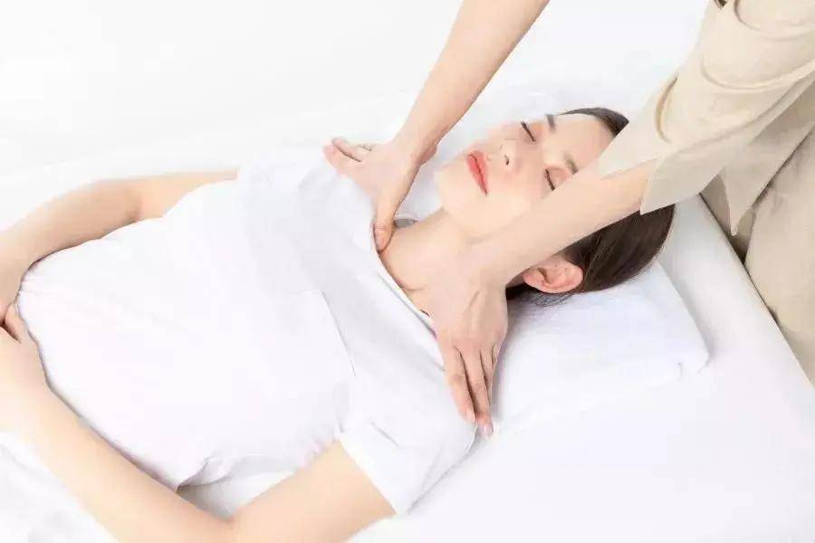 女人乳房下垂松弛是什么原因造成的,如何改善？