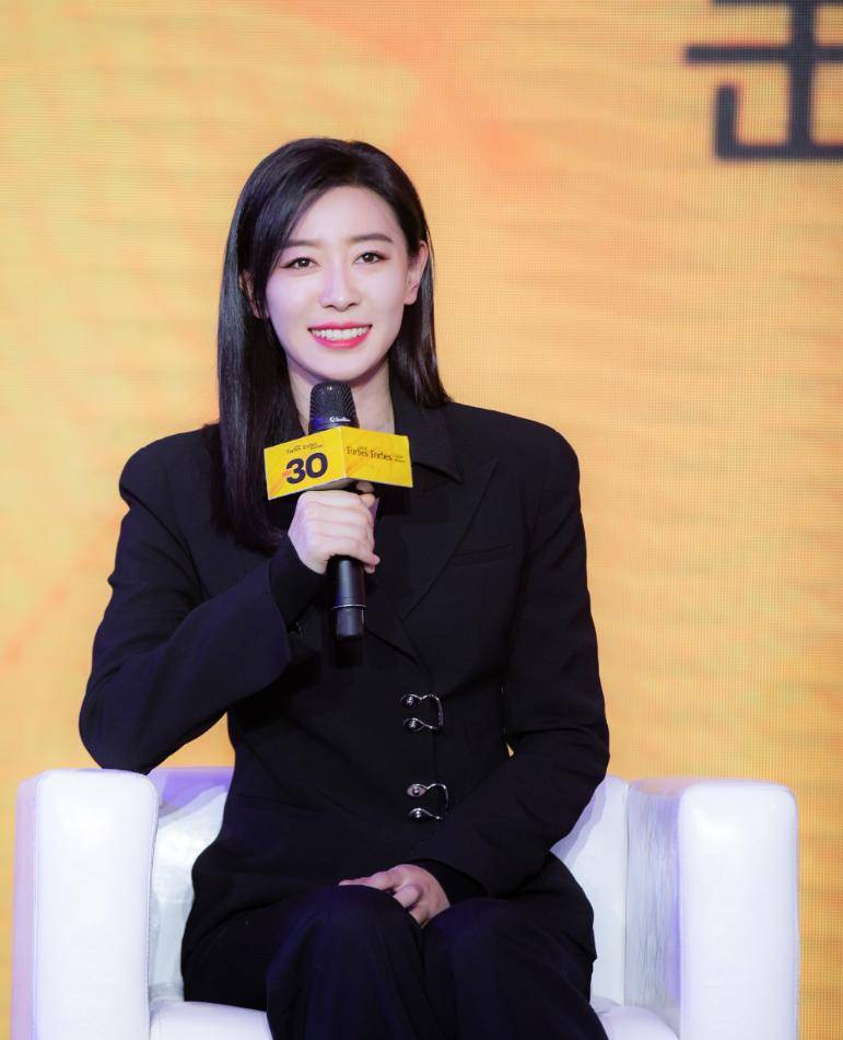 击剑女神孙一文,真的太完美了!不输明星的颜值,模特的身