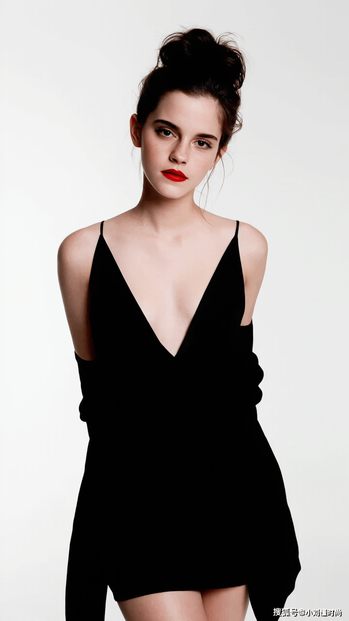 艾玛沃特森黑色魅力写真尽显曼妙身姿与时尚风采