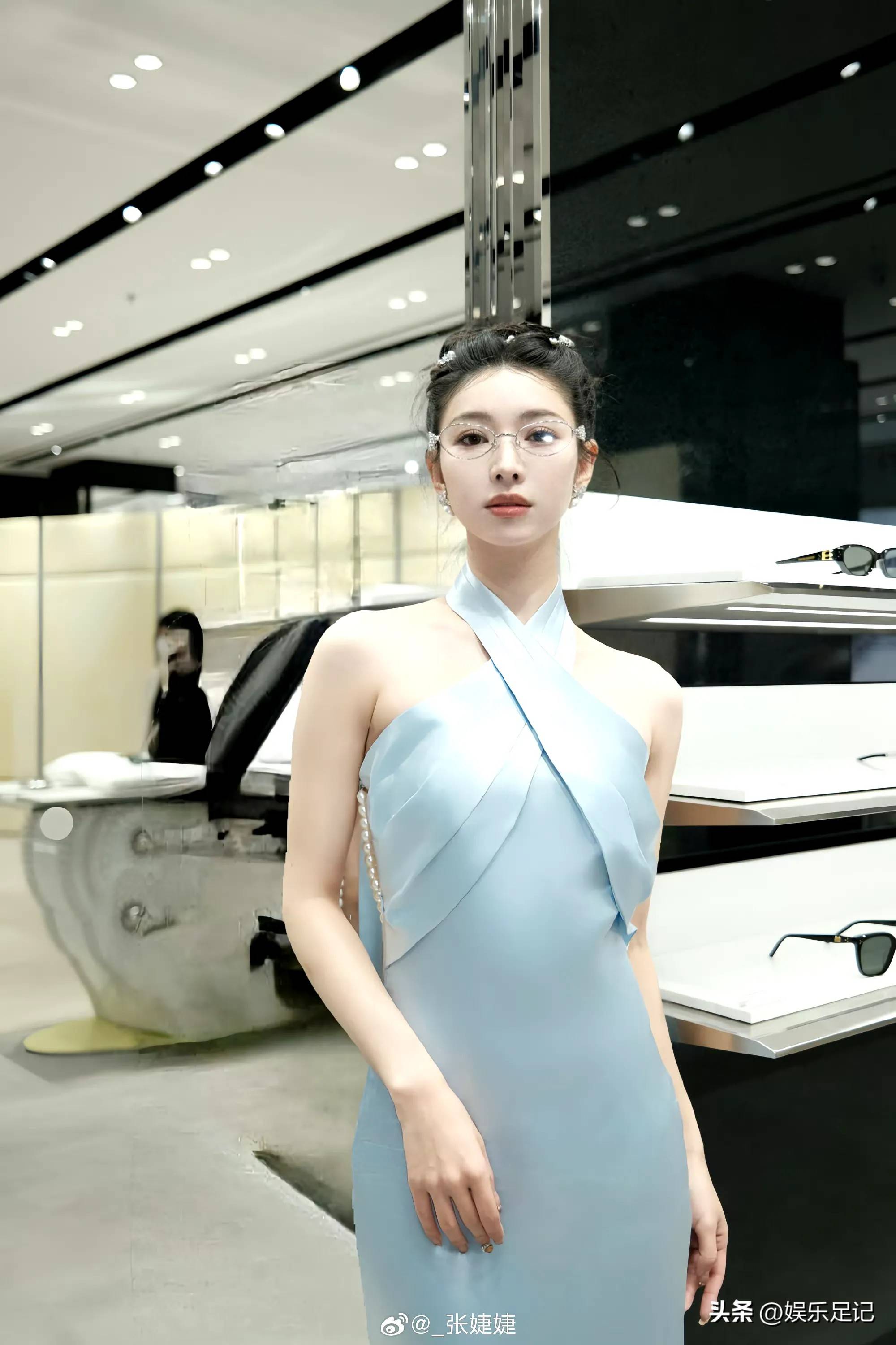 张婕,眼睛一戴,谁看谁爱