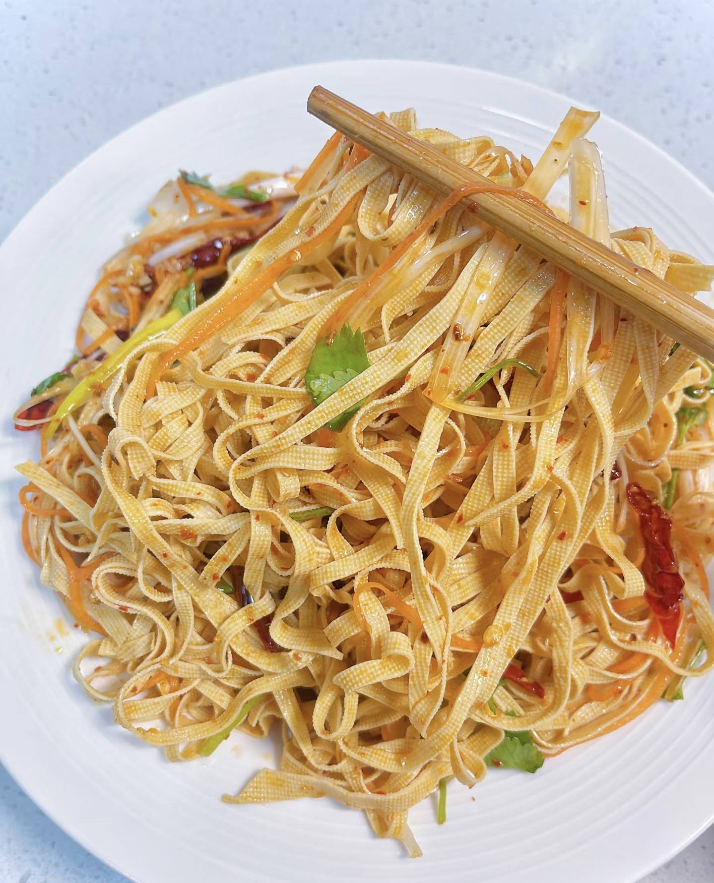 学会这道炝拌干豆腐丝,爽脆鲜香,我家一周吃八次!