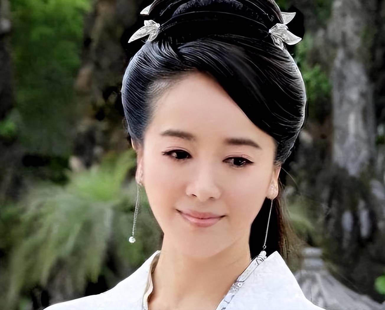 一次命运的转折:左小青的演艺生涯与人生起伏!