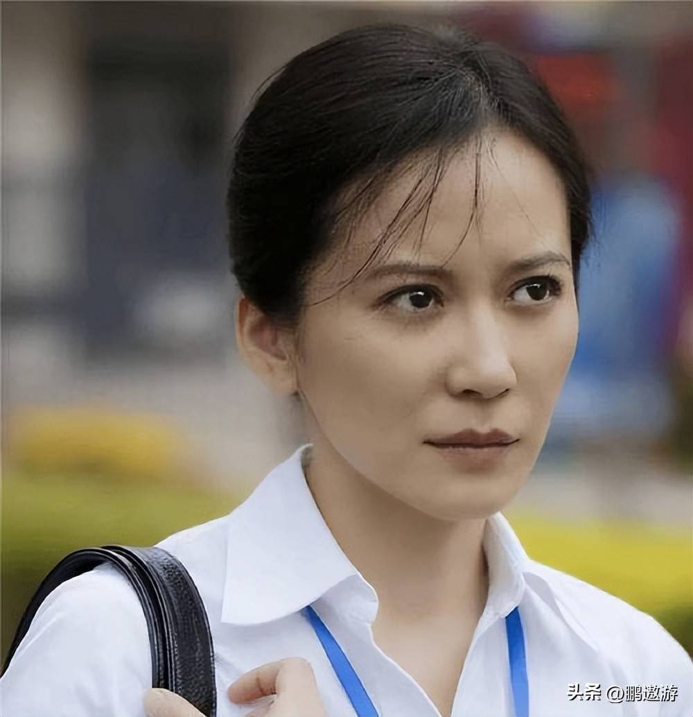 演员俞飞鸿坚决不结婚,至今仍单身,却有一个男人陪了她近20年