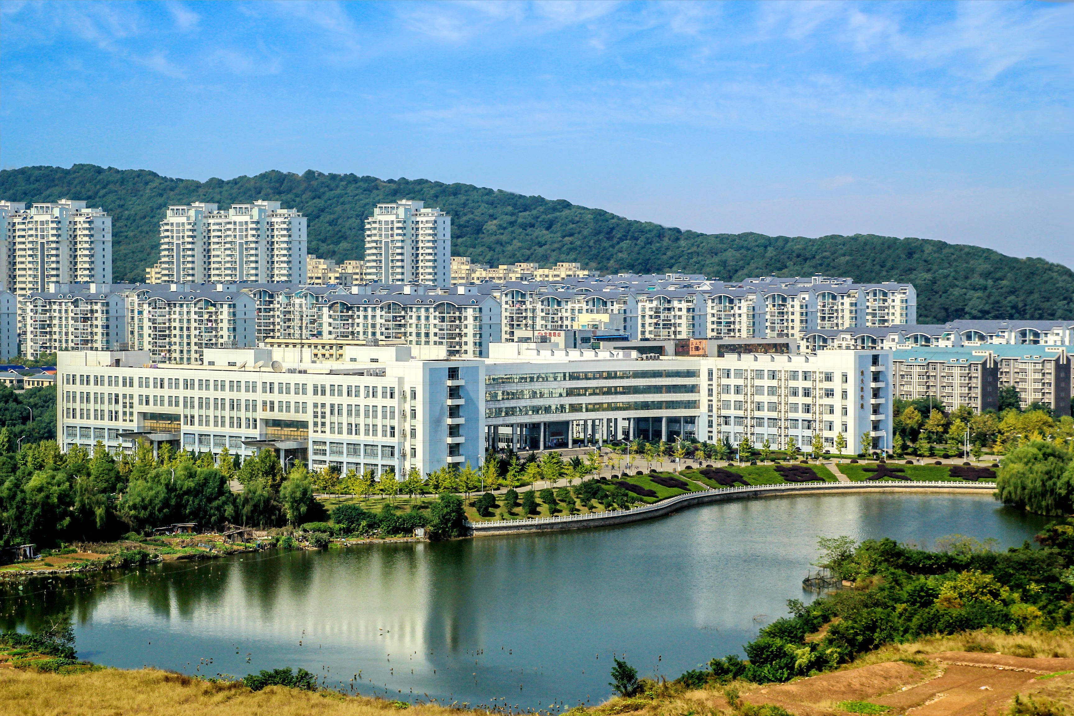 被誉为"华南企业家的摇篮"的华南理工大学,是华南地区管理教育的先行