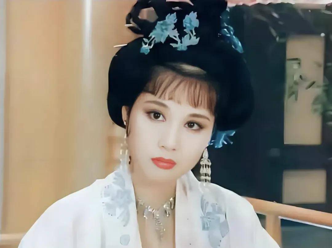 李建群与其生活27年没有名分,一生无儿无女