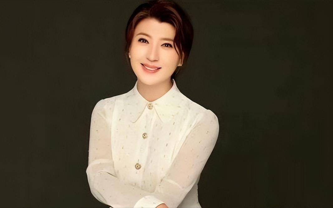 闫学晶:我这辈子最正确的决定,就是在45岁高龄为普通丈夫生子