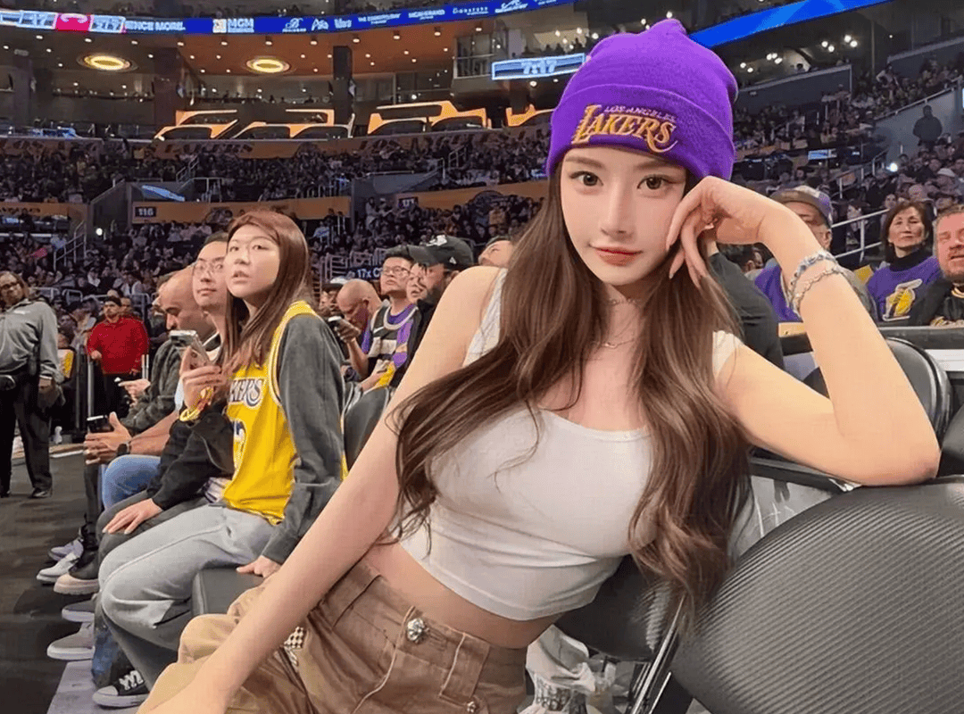 nba最美女球迷,曾因身材傲人走红网络,这大长腿谁不迷糊