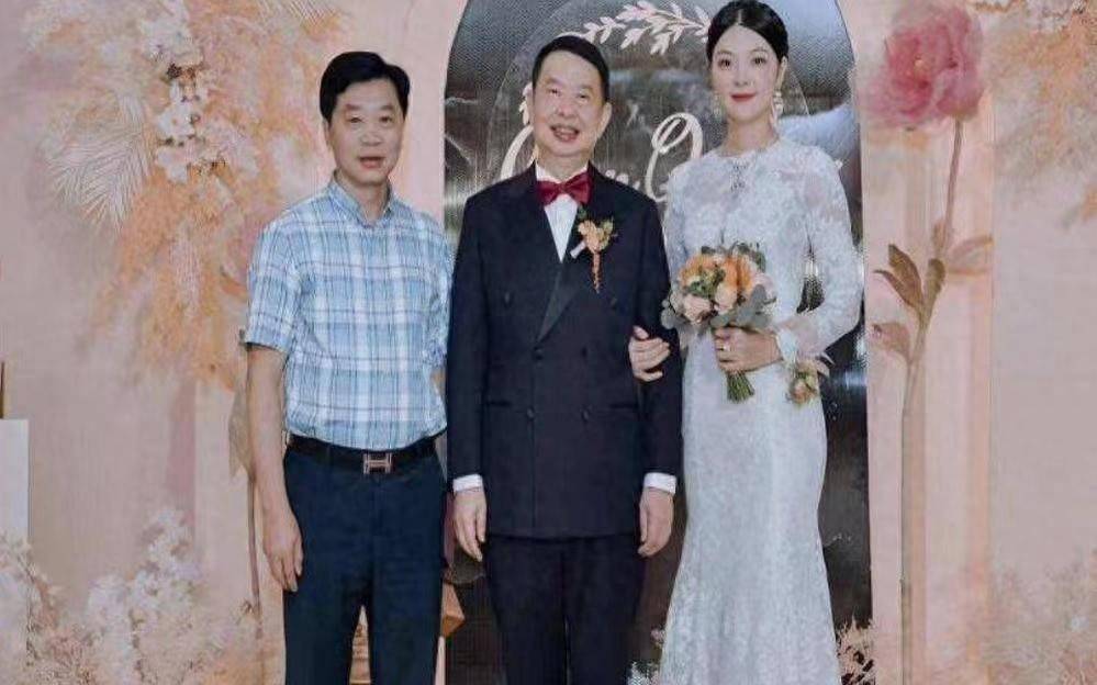 3亿换儿子点头!发妻病逝仅1年娶小25岁模特,如今身价高达上千亿_陈景河_赖金莲_钱冰