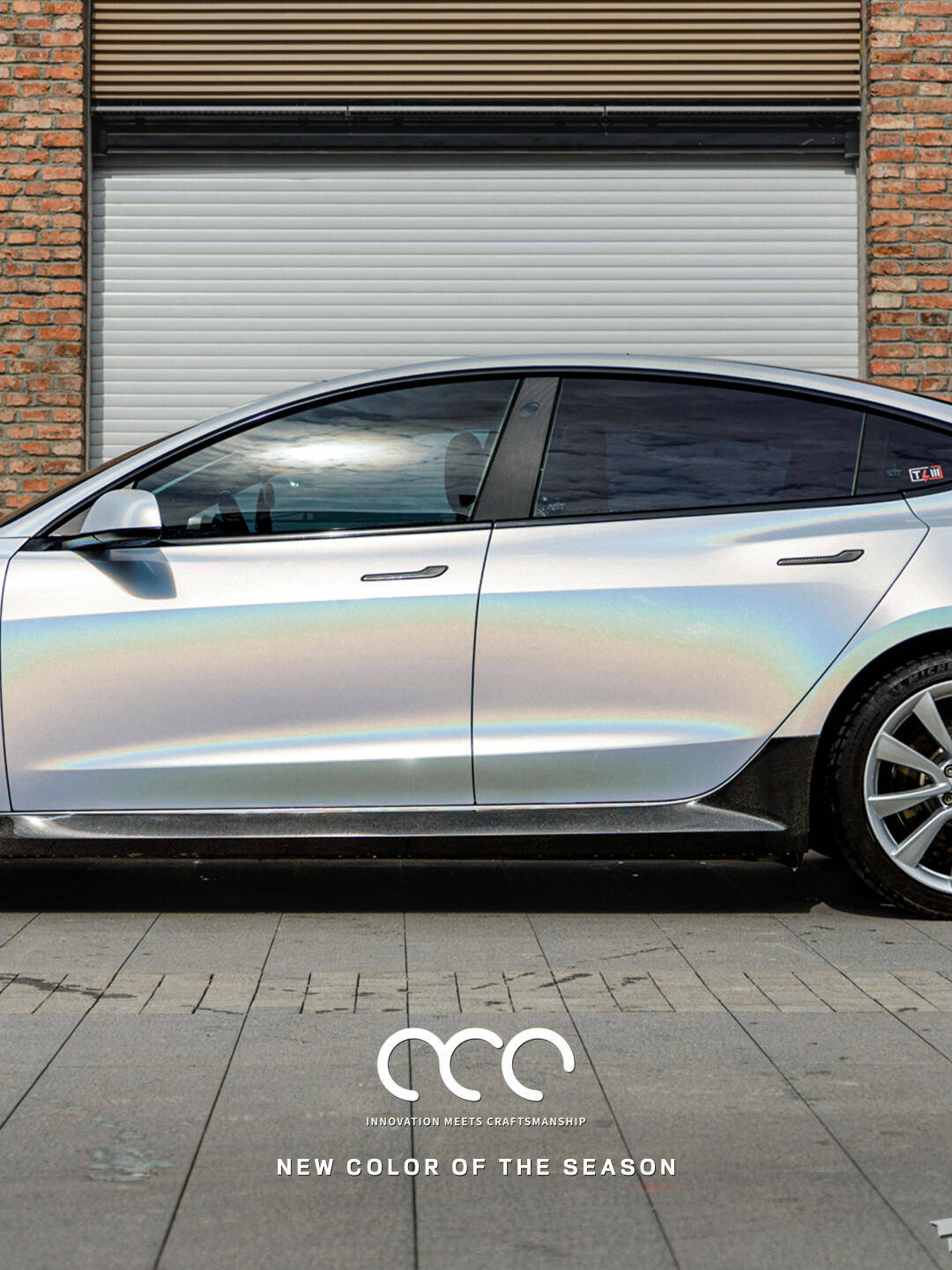 特斯拉model 3漫彩镭射水晶白改色膜,既纯洁又充满了活力