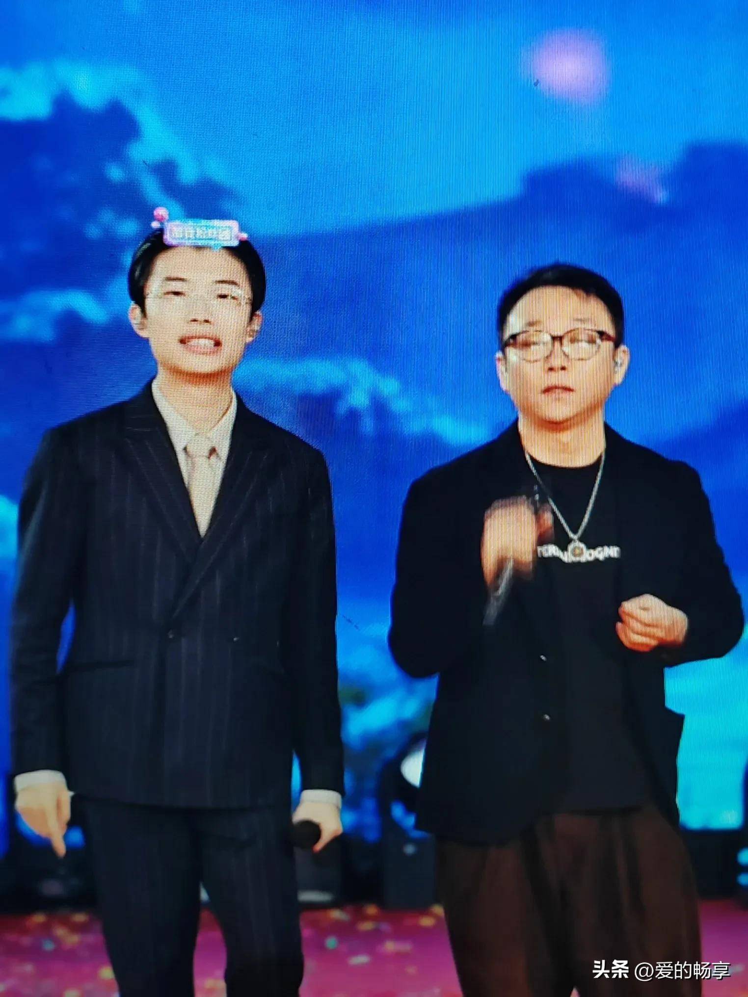 有才诺一传媒公司开业庆典第四场 再请杨雯梓带货唱诺言全场泪奔