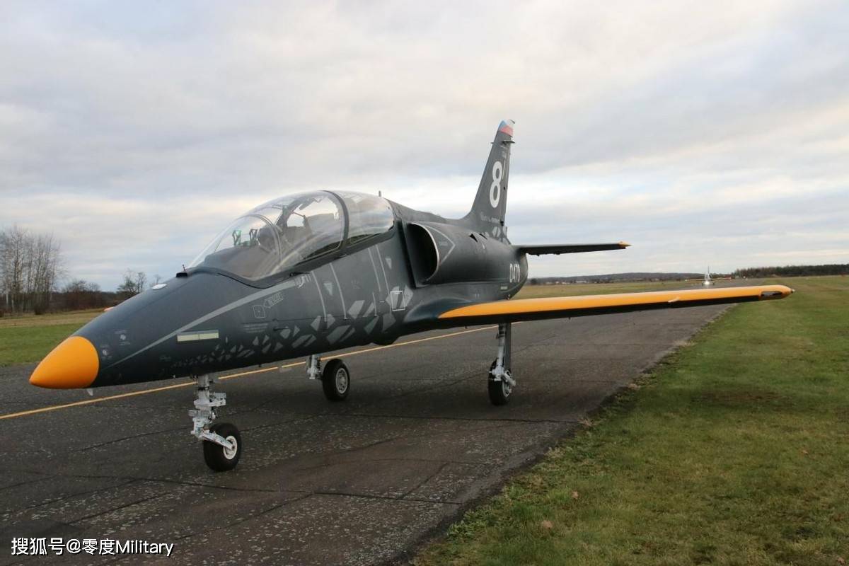 捷克空军接收第1架L-39“天狐”高级教练机飞行员培训体系迎来新时代_搜狐网