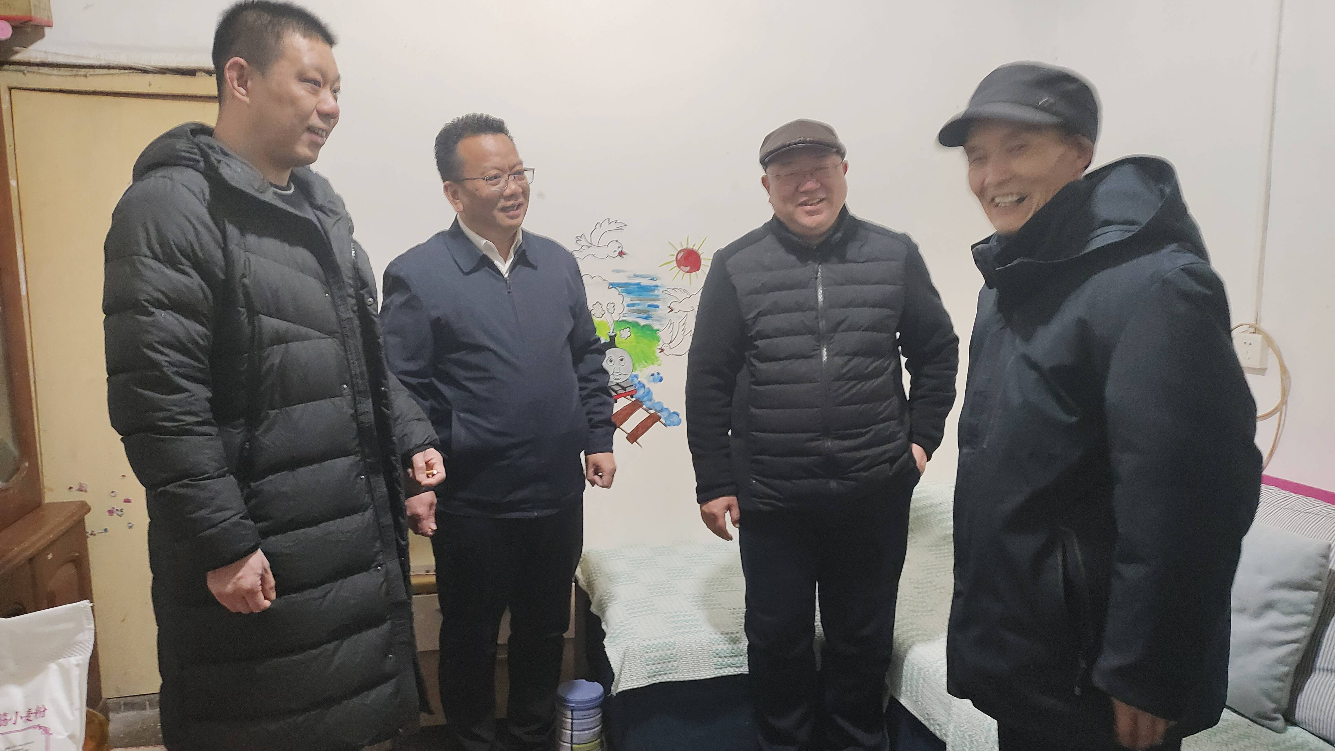 寒冬送暖:多方联动扶残助困,爱心传递情满郑州