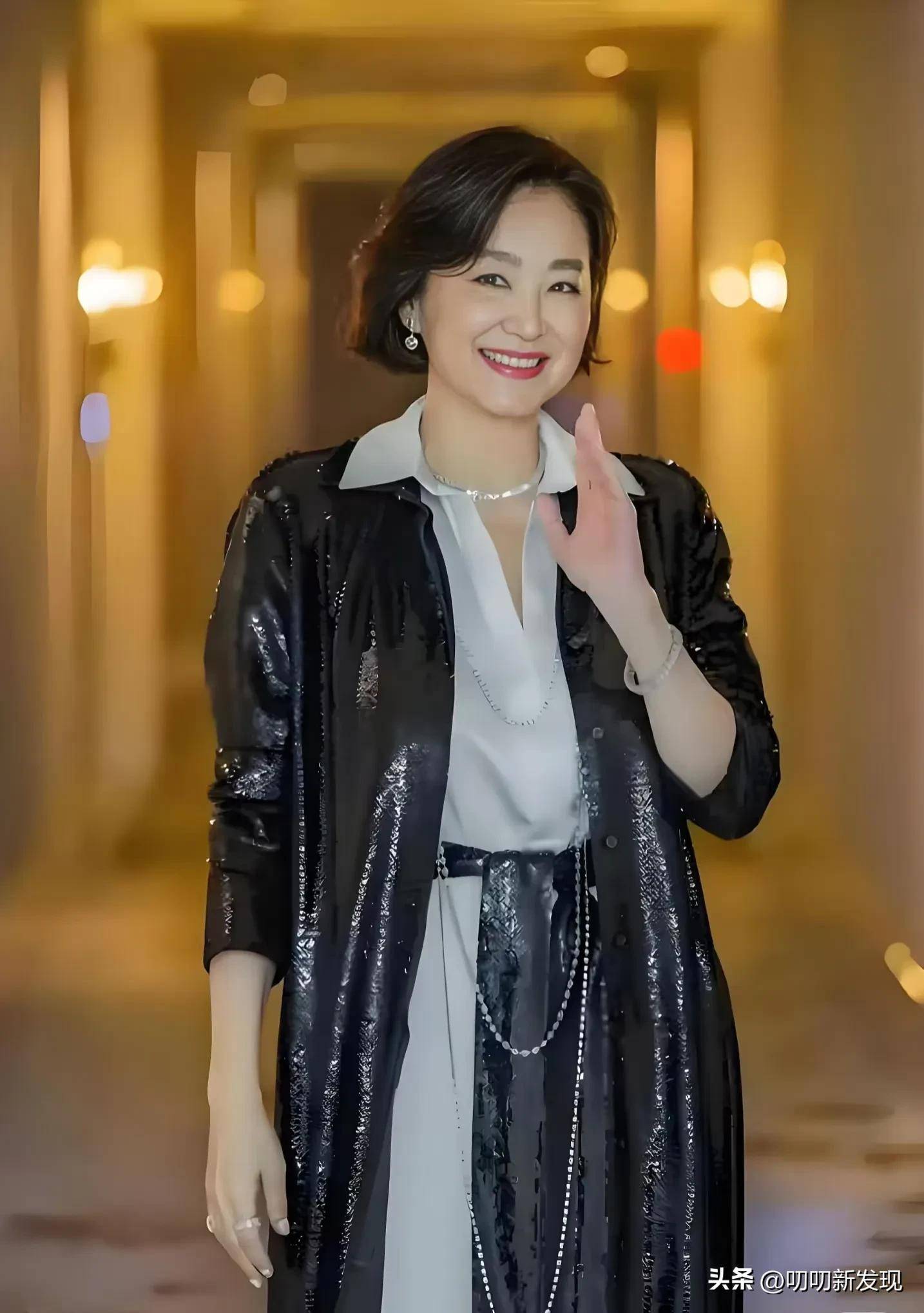不惧皱纹和白发在优雅自然中老去的10位女星她们真的好美