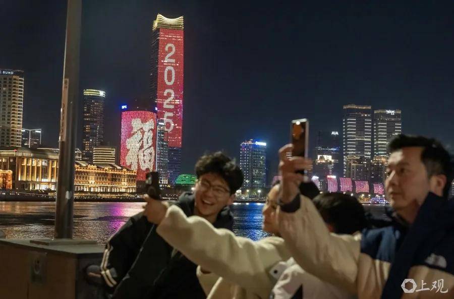 豫园灯会除夕夜暂停亮灯，上海多地灯光秀迎新春