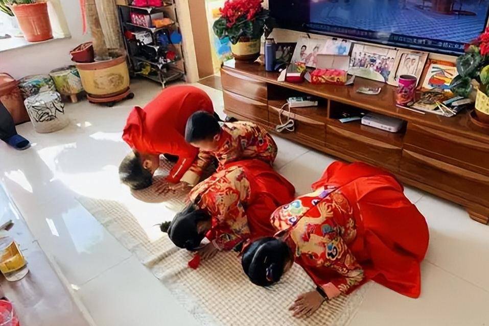 拜年磕头是陋习还是应该坚守?
