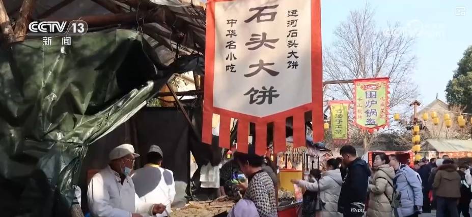 春节假期：城市商圈与乡村市集的热闹非凡，春节期间：城市商圈与乡镇市集的繁荣景象