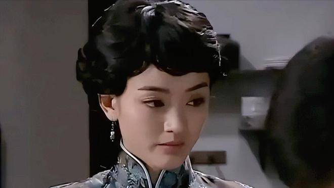 重温《潜伏》：才明白令人讨厌的穆晚秋，凭什么成了最后的赢家_余则成_谢若林_生活