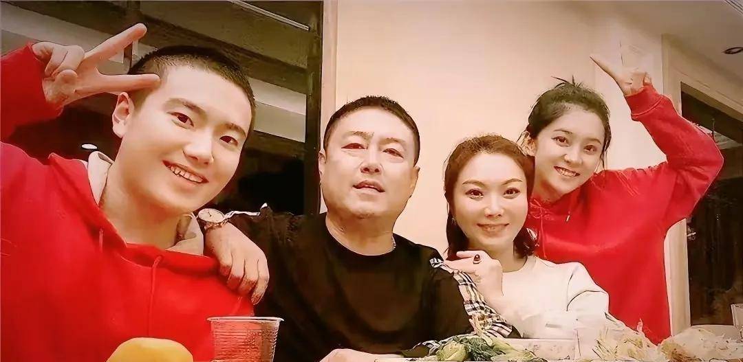 乒乓冠军梁靖崑：赛场内外的多彩人生 揭秘梁靖崑：赛场英雄背后的生活百态