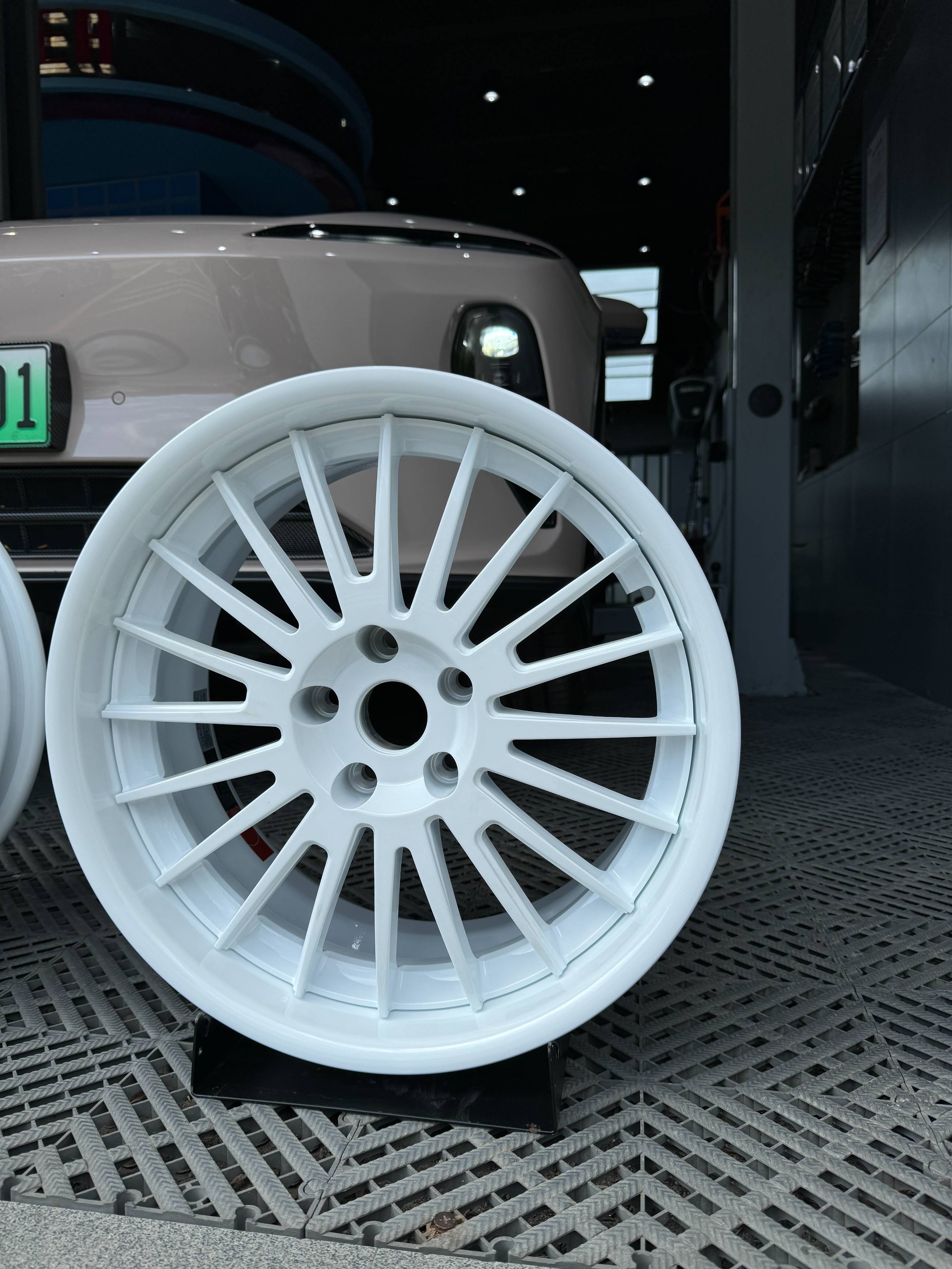 蔚来et5华丽变身白色新轮毂颜值性能双飞跃