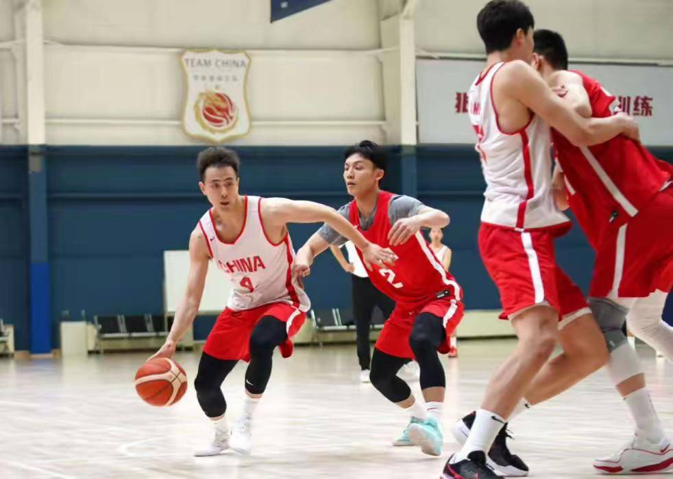 中国男篮首发即将揭晓！徐杰挤掉赵继伟，赵睿联手周琦