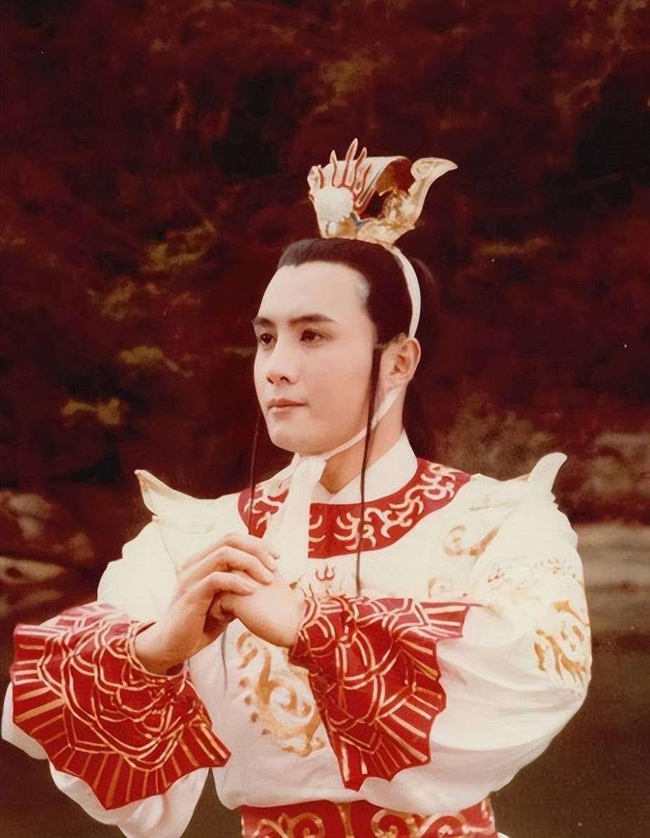 殷新与王伯昭离婚33年,她再婚嫁洋丈夫,他多次想投西湖自杀