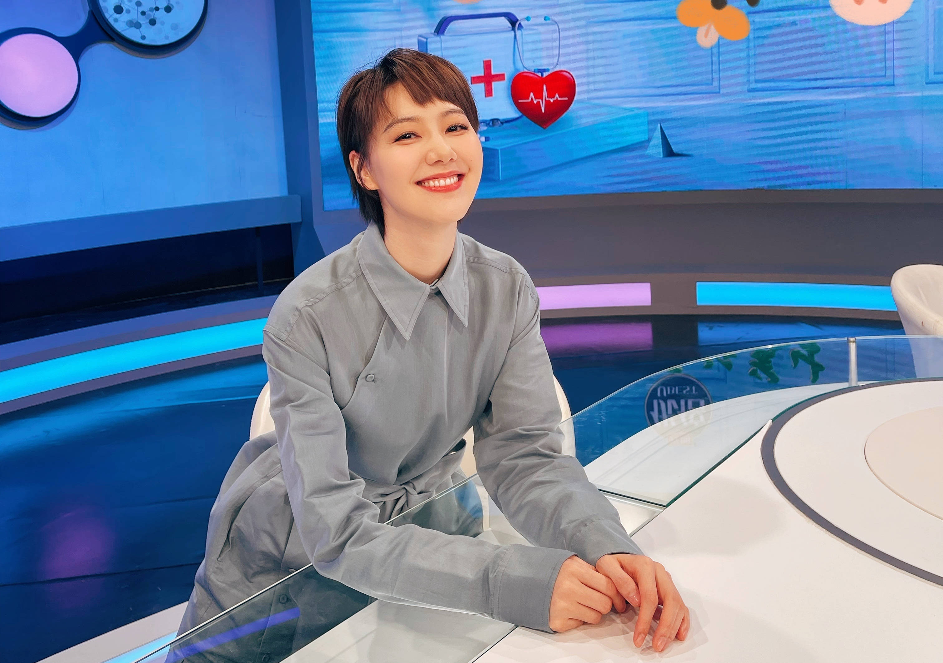 2020,年,王冠以《你好生活》节目主理人的身份重返荧屏