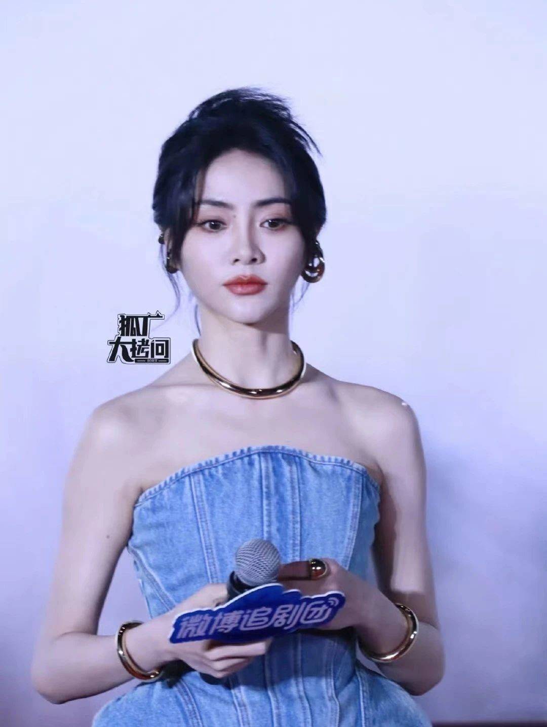 看脸气场一米八实际身高矮冬瓜赵露思的脸太会骗人了