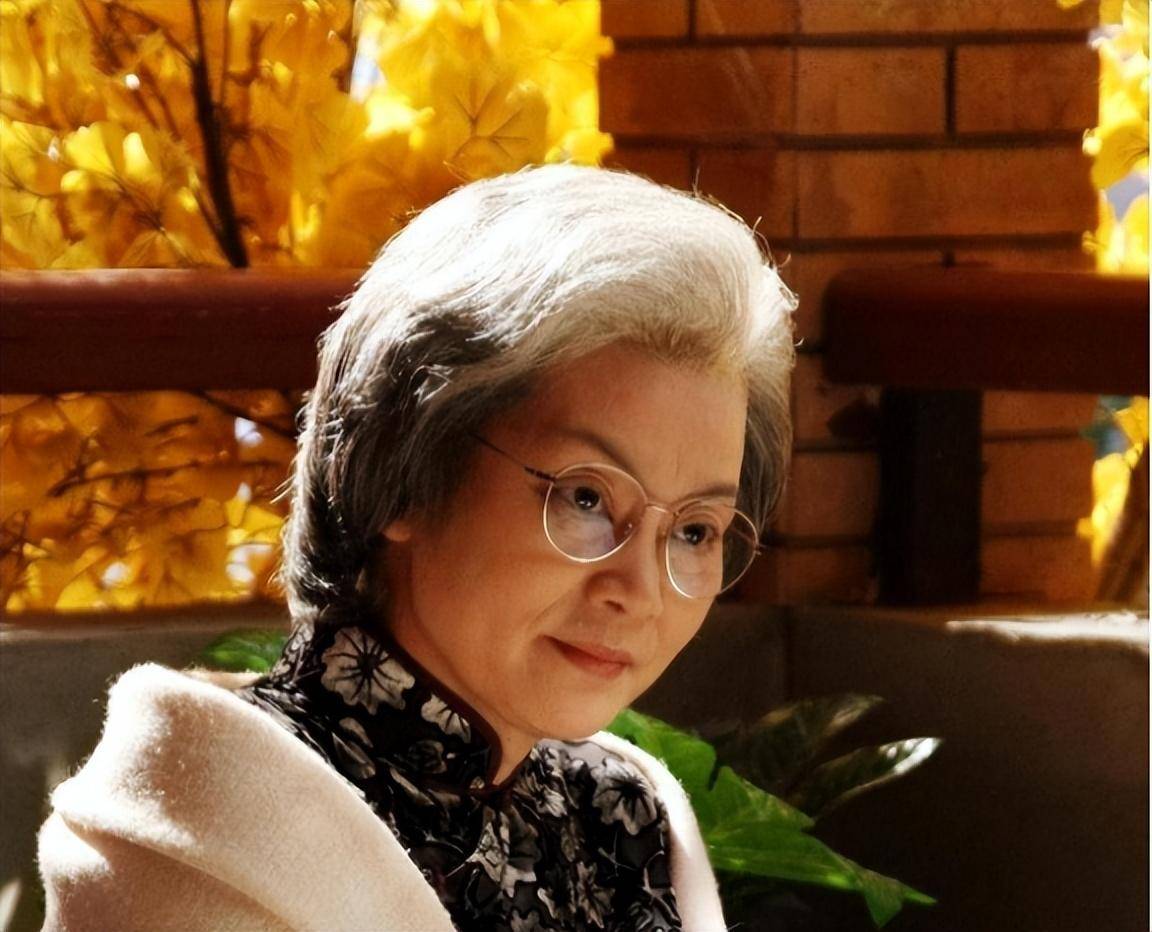 17位奶奶辈女星对比,多半婚姻经历都很坎坷,有几位离异后没再婚