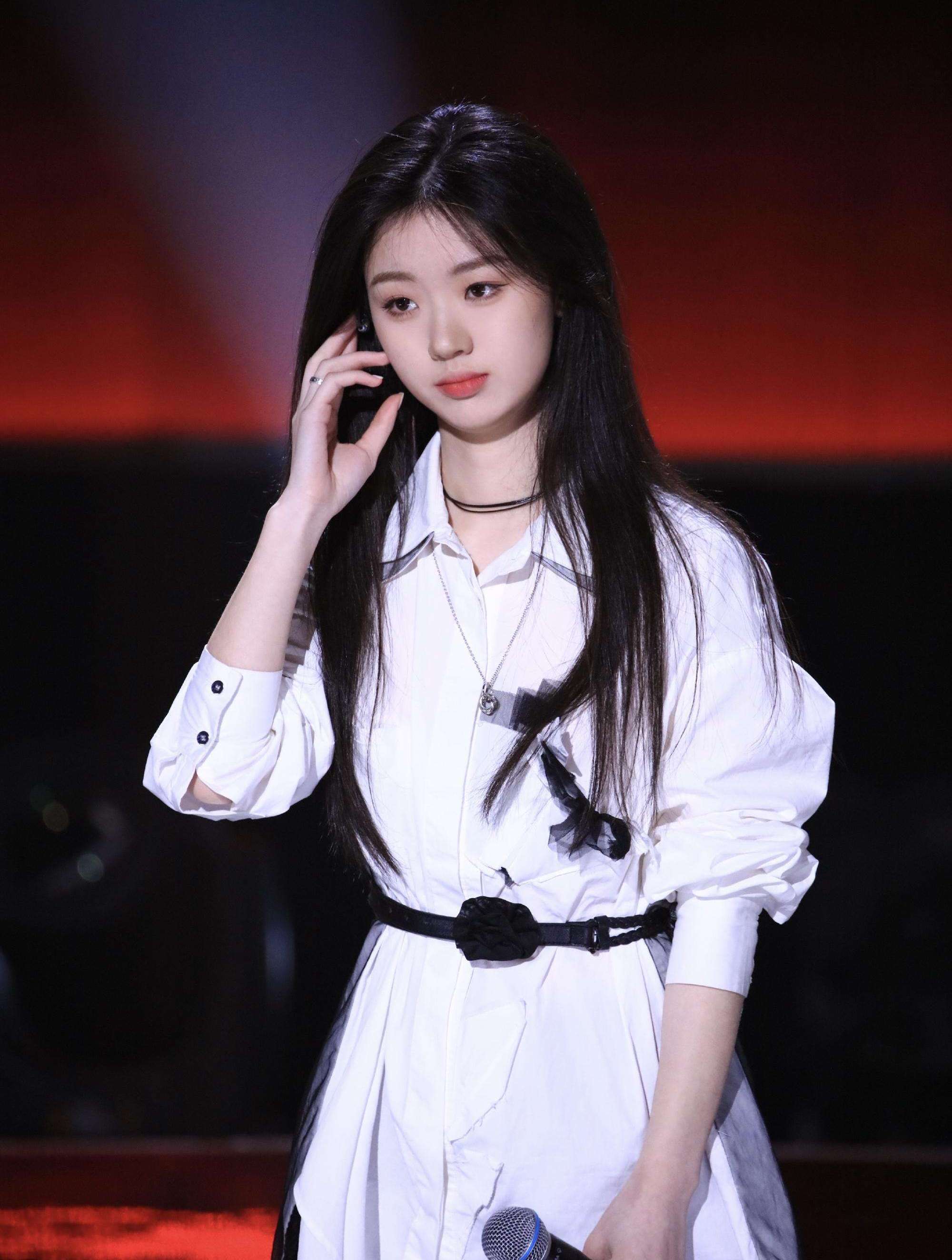 单依纯现在好会越来越性感了网友善没了衣没了纯也没了