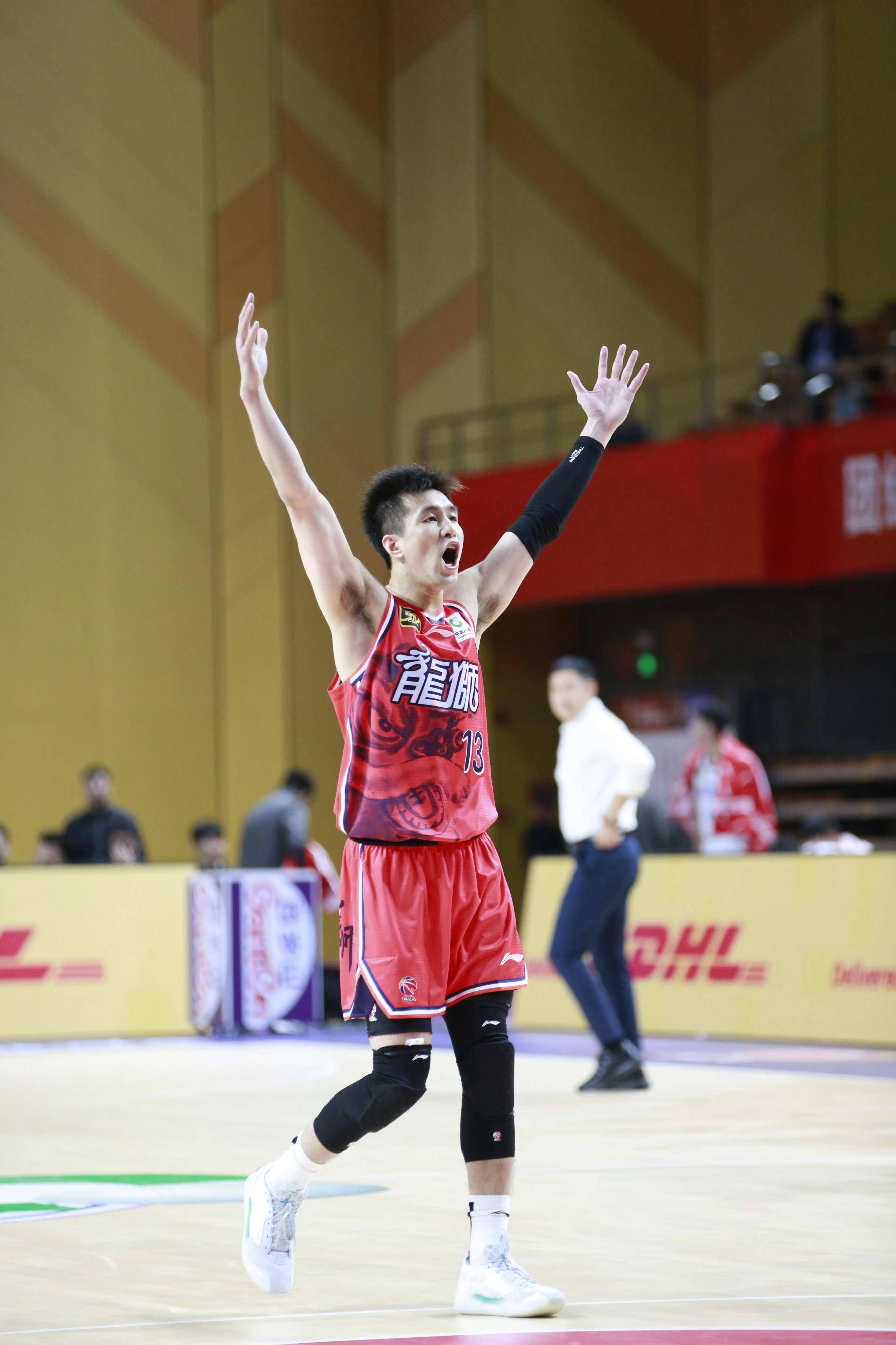 郭艾伦严重受伤面部缝针 恐缺席全明星?他已伤不起