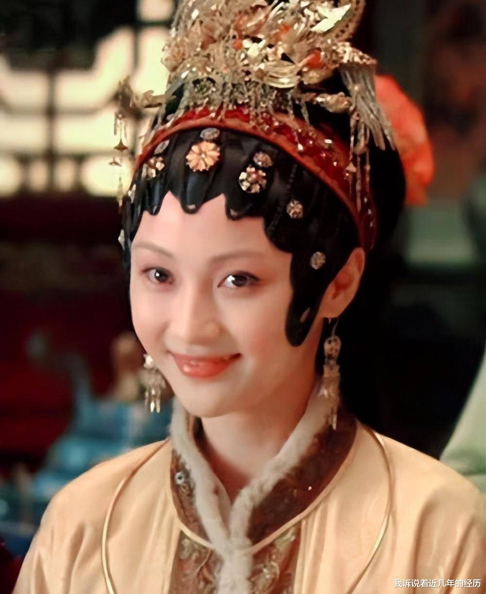 尽管邓婕版的王熙凤早已存在,姚笛依然展现了她独特的魅力.