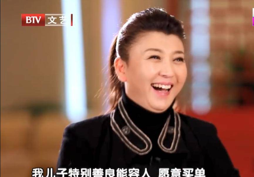 闫学晶:与二婚老公离婚后,仍和继女情同姐妹,亲生儿子都嫉妒