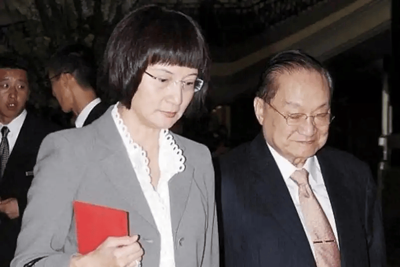 儿子自杀后,她让小三终生不育