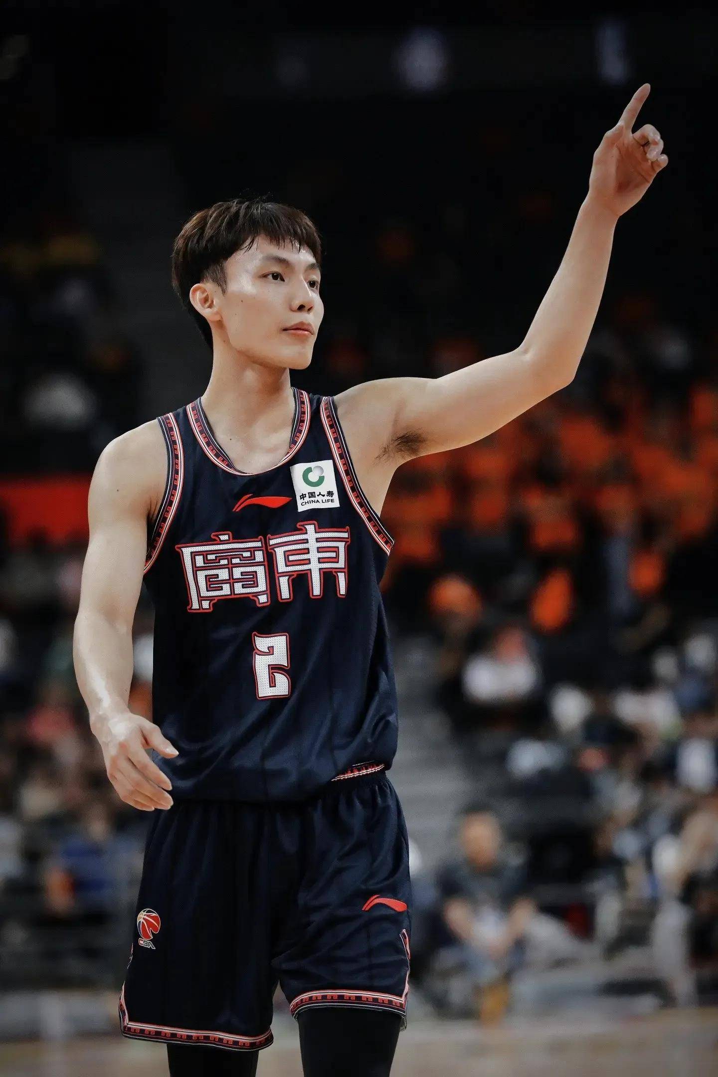 徐杰登上亚洲杯预选赛海报!广东队第三位,亚洲篮坛新星升起!