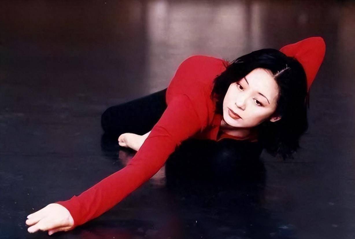 2001年36岁的沈培艺终于迎来了人生的又一个重要时刻.