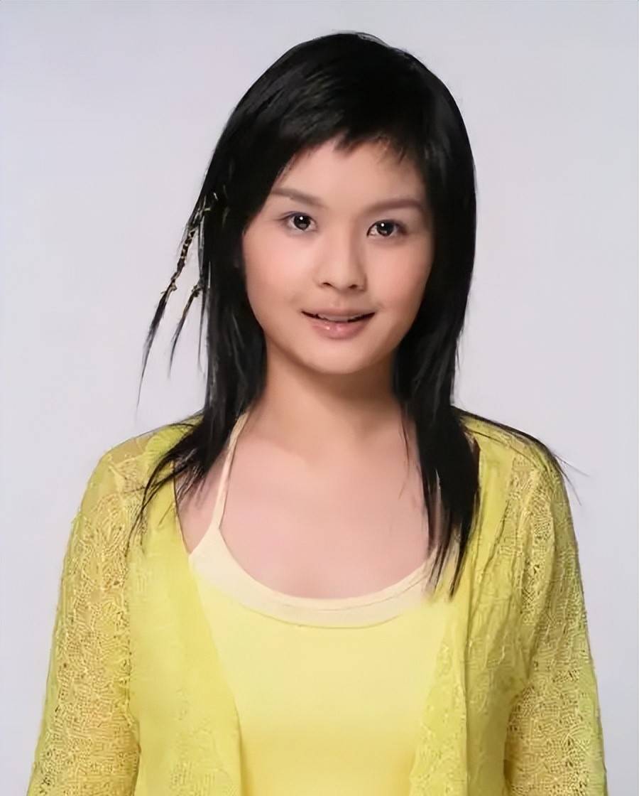 被指冻龄有术,入行两年便选择退圈