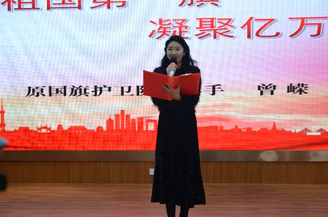 英雄足迹照童心,曾嵘携国旗情走进包头市昆都仑区第一实验小学