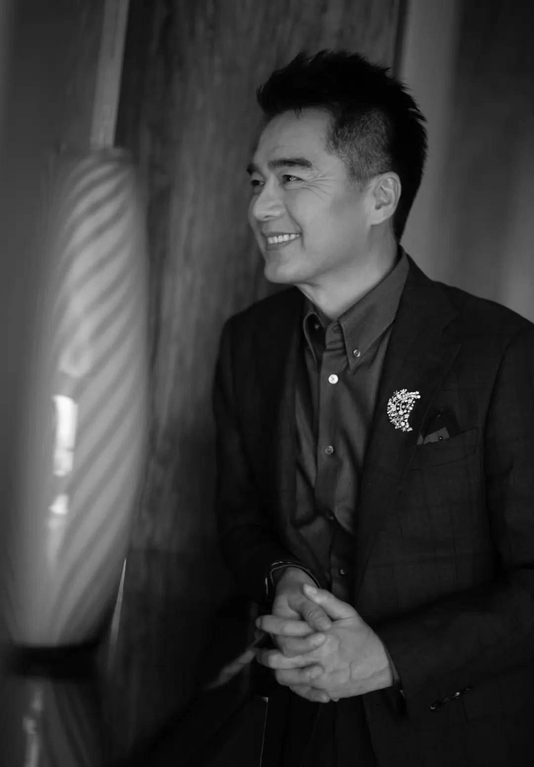 许亚军:4段婚姻两个儿子,拍戏半年回家发现儿子比自己还高