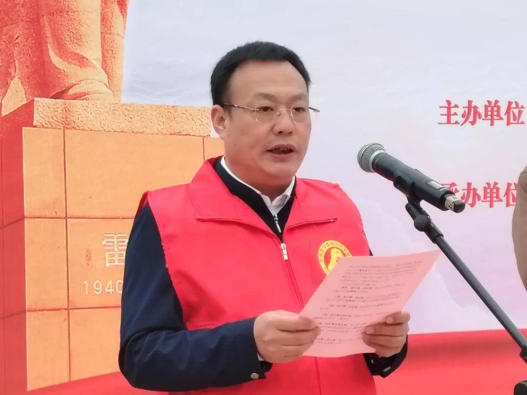 枣庄市学雷锋志愿者联合会副会长,秘书长高贵连;滕州市委常委,组织部